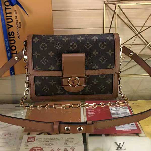 LV Monogram帆布METIS翻蓋郵差包