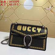 gucci古馳GUCCI新款 專(zhuān)柜品質(zhì) 采用進(jìn)口牛皮 原廠五金！精致做工 獨(dú)家實(shí)物拍照 質(zhì)量如圖可見(jiàn) 款號(hào): 400249尺寸：寬28*高17*側(cè)寬9顏色：黑色