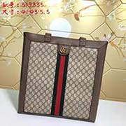 gucci古馳GUCCI新款原單品質(zhì) 皮質(zhì)柔軟 細(xì)節(jié)登場(chǎng) 2018新購(gòu)物袋 超級(jí)大包很能裝 包配小pouch 可以放隨身東西 搭配紅綠條整體復(fù)古韻味非常美 凹造型尤物 款號(hào): 519335尺寸：寬4