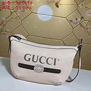 小號 gucci古馳 GUCCI2018流行圓底包獨(dú)特的設(shè)計(jì)風(fēng)格 并將街頭元素與之結(jié)合以帶有紋路的柔軟皮革制作 包身飾有G標(biāo)識 這是一種從80年代復(fù)古印花取材的復(fù)古圖案可調(diào)節(jié)皮革背帶 型號：52359