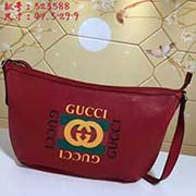 大號 gucci古馳 GUCCI2018流行圓底包獨特的設計風格 并將街頭元素與之結合以帶有紋路的柔軟皮革制作 包身飾有G標識 這是一種從80年代復古印花取材的復古圖案可調節(jié)皮革背帶 型號：52358