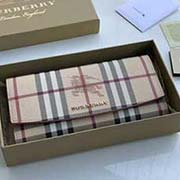 Burberry 柏寶利 原單出品 大面采用經(jīng)典馬仔料 內(nèi)格細(xì)膩柔軟的進(jìn)口小牛皮 40457441粉色 19cmx10cmx2.5cm