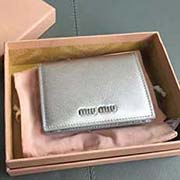 MIUMIU 口袋小錢包 pocket wallet 專柜新款小錢夾 5MV204 里外都是進(jìn)口高等牛皮山羊紋 內(nèi)壓197A 百元鈔銀行卡硬幣零錢通通可以收入其中 8 11