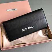 MIUMIU 5MH109 里外都是原版高等進口瑪德拉斯山羊皮 正面白色絲印logo燙字 兩折內里有小卡帶