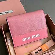 MIUMIU pocket wallet 專柜新款錢夾 5MV204 進(jìn)口高等馬德拉斯山羊皮搭配小牛皮 正面絲印logo燙字 內(nèi)里miu標(biāo)識(shí)燙字 百元鈔銀行卡硬幣零錢通通可以收入其中 8 11cm