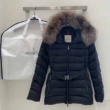 MONCLER 21年新款女毛毛領(lǐng)連帽收腰帶羽絨服