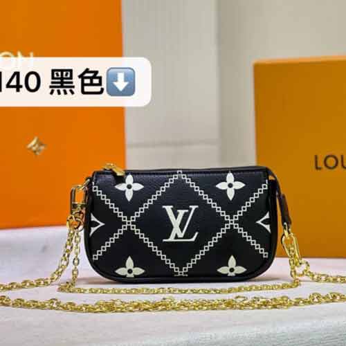 LV高仿Mini Pochette Accessoires，經(jīng)典硬箱設(shè)計(jì)手拿包，實(shí)用小巧