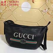 小號(hào) gucci古馳 GUCCI2018流行圓底包獨(dú)特的設(shè)計(jì)風(fēng)格 并將街頭元素與之結(jié)合以帶有紋路的柔軟皮革制作 包身飾有G標(biāo)識(shí) 這是一種從80年代復(fù)古印花取材的復(fù)古圖案可調(diào)節(jié)皮革背帶 型號(hào)：52359